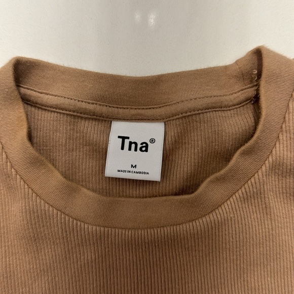 Aritzia TNA cropped cotton t-shirt - Picture 3 of 3